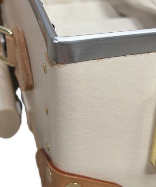 GLOBE-TROTTER（グローブトロッター）GLOBE-TROTTER (グローブトロッター) ミディアム チェックイン - 4ホイールの古着・服飾アイテム