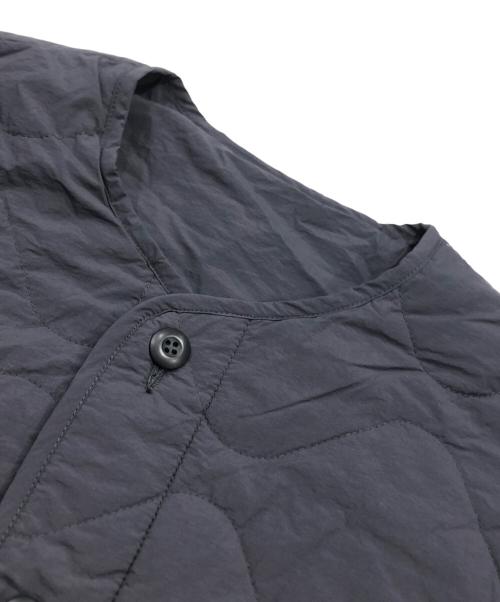 Hakuu（ハク）Hakuu (ハク) QUILT JK WITH DOWN HOODブルゾン//ダウンジャケット  グレー サイズ:Sの古着・服飾アイテム