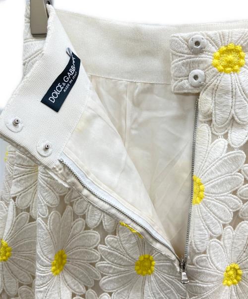 DOLCE & GABBANA（ドルチェ＆ガッバーナ）DOLCE & GABBANA (ドルチェ＆ガッバーナ) マーガレットスカート ホワイト サイズ:36の古着・服飾アイテム