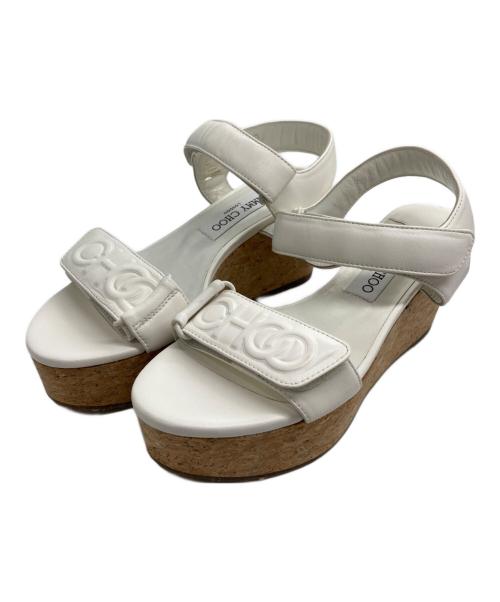 JIMMY CHOO（ジミーチュウ）JIMMY CHOO (ジミーチュウ) エンボスロゴウェッジソールサンダル ホワイト サイズ:37の古着・服飾アイテム