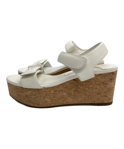 JIMMY CHOO（ジミーチュウ）JIMMY CHOO (ジミーチュウ) エンボスロゴウェッジソールサンダル ホワイト サイズ:37の古着・服飾アイテム