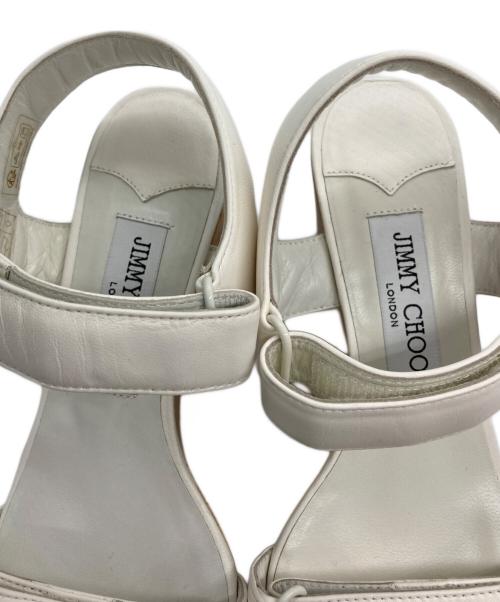 JIMMY CHOO（ジミーチュウ）JIMMY CHOO (ジミーチュウ) エンボスロゴウェッジソールサンダル ホワイト サイズ:37の古着・服飾アイテム