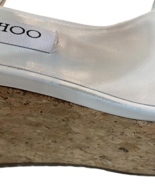 JIMMY CHOO（ジミーチュウ）JIMMY CHOO (ジミーチュウ) エンボスロゴウェッジソールサンダル ホワイト サイズ:37の古着・服飾アイテム