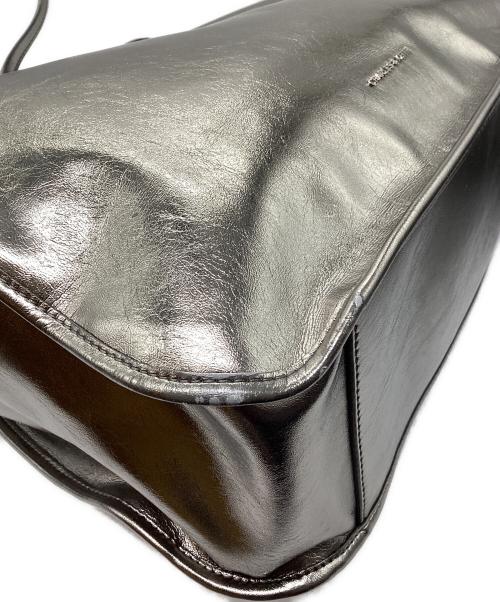 CHARLES & KEITH（チャールズアンドキース）CHARLES & KEITH (チャールズアンドキース) Siannaクリンクルエフェクトスラウチートートバッグ　CK2-30782457 PEWTER XL シルバー サイズ:-の古着・服飾アイテム