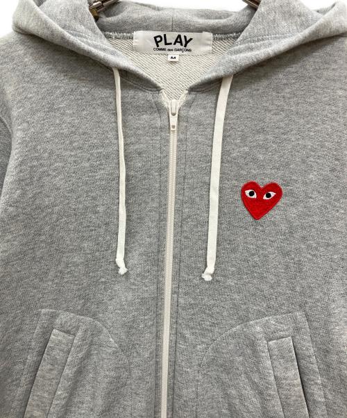PLAY COMME des GARCONS（プレイコムデギャルソン）PLAY COMME des GARCONS (プレイコムデギャルソン) ジップパーカー グレー サイズ:Mの古着・服飾アイテム
