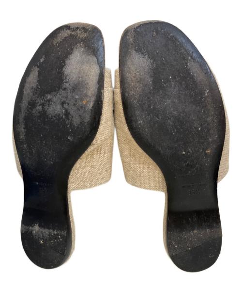 Roger Vivier（ロジェ ヴィヴィエ）Roger Vivier (ロジェ ヴィヴィエ) クリスタルバックルサンダル ベージュ サイズ:35 1/2の古着・服飾アイテム