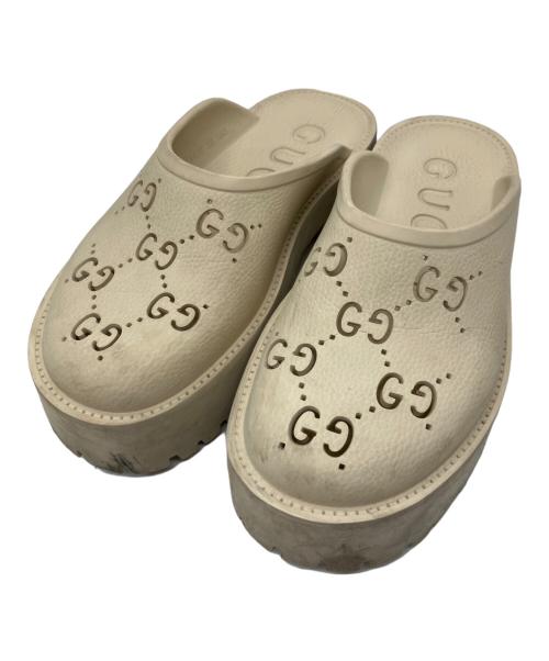 GUCCI（グッチ）GUCCI (グッチ) パーフォレーテッドG プラットフォームサンダル アイボリー サイズ:SIZE38の古着・服飾アイテム