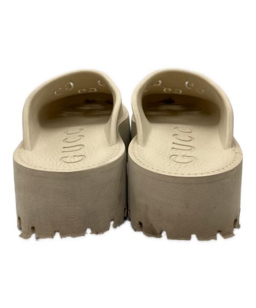 GUCCI（グッチ）GUCCI (グッチ) パーフォレーテッドG プラットフォームサンダル アイボリー サイズ:SIZE38の古着・服飾アイテム