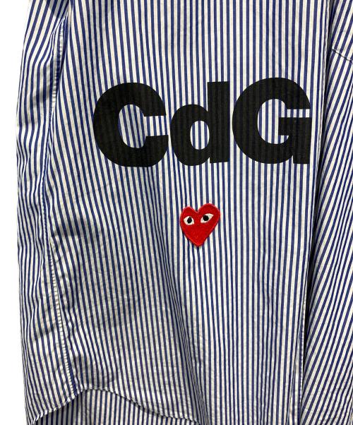 PLAY COMME des GARCONS（プレイコムデギャルソン）PLAY COMME des GARCONS (プレイコムデギャルソン) ストライプシャツ ブルー サイズ:Mの古着・服飾アイテム
