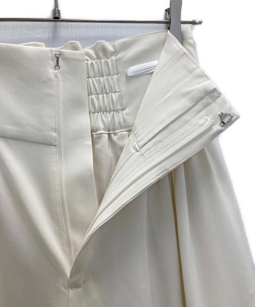 FRAY ID（フレイ アイディー）FRAY ID (フレイ アイディー) ハイウエストピンタックパンツ ホワイトの古着・服飾アイテム