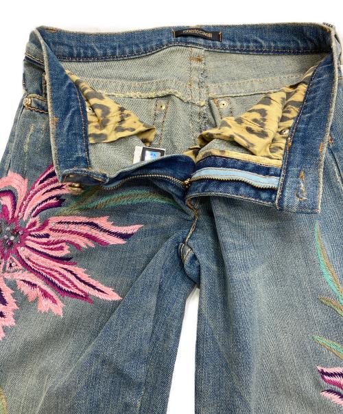 ROBERTO CAVALLI（ロベルトカヴァリ）ROBERTO CAVALLI (ロベルトカヴァリ) 刺繍デニムパンツ インディゴ サイズ:40の古着・服飾アイテム