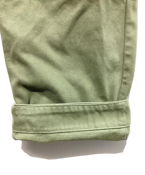 maison kitsune（メゾンキツネ）MAISON KITSUNE (メゾンキツネ) Belted Denim Pants Relaxed Cargo Jeans オリーブ サイズ:29 未使用品の古着・服飾アイテム