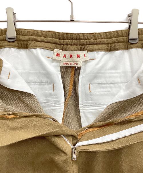MARNI（マルニ）MARNI (マルニ) ウォッシュドデニムシャーリングテーパードパンツ ブラウン サイズ:W30の古着・服飾アイテム