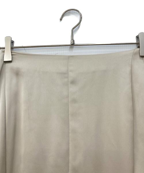 HER LIP TO（ハーリップトゥ）HER LIP TO (ハーリップトゥ) Asymmetry Hem Satin Skirt ベージュ サイズ:Ｓの古着・服飾アイテム