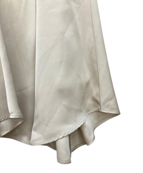 HER LIP TO（ハーリップトゥ）HER LIP TO (ハーリップトゥ) Asymmetry Hem Satin Skirt ベージュ サイズ:Ｓの古着・服飾アイテム