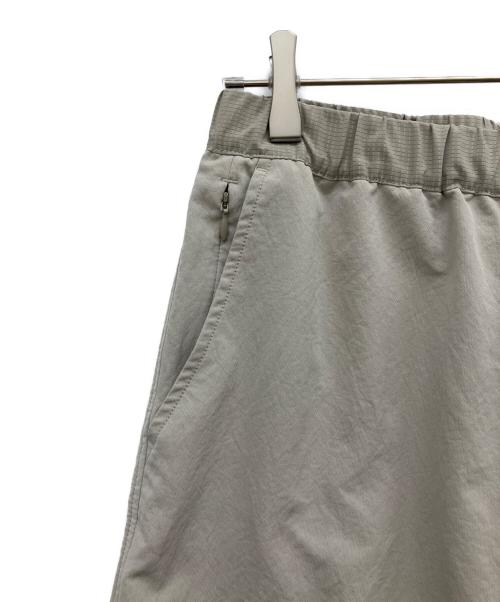 nanamica（ナナミカ）nanamica (ナナミカ) ALPHADRY WIDE EASY PANT ベージュ サイズ:30の古着・服飾アイテム