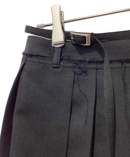 Acne studios（アクネ ストゥディオズ）Acne studios (アクネ ストゥディオズ) ベルト付きアシンメトリープリーツリサイクルグレインドプードルミニスカート ブラック サイズ:32の古着・服飾アイテム