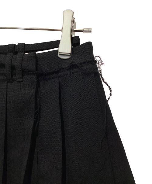 Acne studios（アクネ ストゥディオズ）Acne studios (アクネ ストゥディオズ) ベルト付きアシンメトリープリーツリサイクルグレインドプードルミニスカート ブラック サイズ:32の古着・服飾アイテム