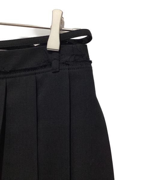 Acne studios（アクネ ストゥディオズ）Acne studios (アクネ ストゥディオズ) ベルト付きアシンメトリープリーツリサイクルグレインドプードルミニスカート ブラック サイズ:32の古着・服飾アイテム