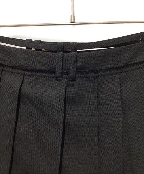 Acne studios（アクネ ストゥディオズ）Acne studios (アクネ ストゥディオズ) ベルト付きアシンメトリープリーツリサイクルグレインドプードルミニスカート ブラック サイズ:32の古着・服飾アイテム