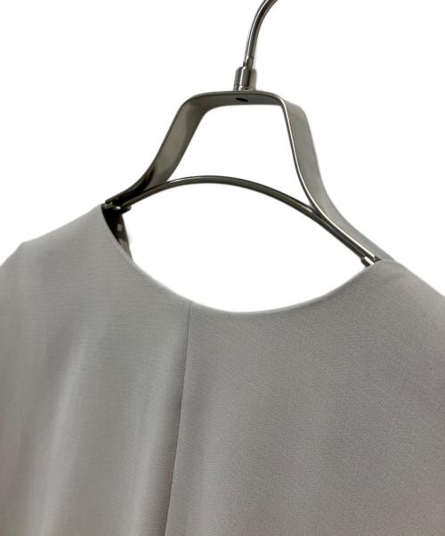 ADORE（アドーア）ADORE (アドーア) ライトストレッチブラウス グレー サイズ:38の古着・服飾アイテム
