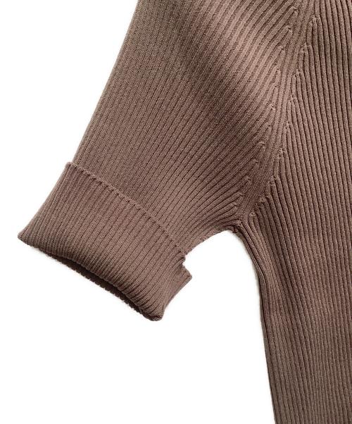 ADORE（アドーア）ADORE (アドーア) ベーシックリブ ブラウン サイズ:38 未使用品の古着・服飾アイテム
