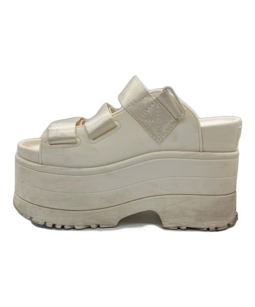 UGG（アグ）UGG (アグ) サンダル アイボリー サイズ:24cmの古着・服飾アイテム