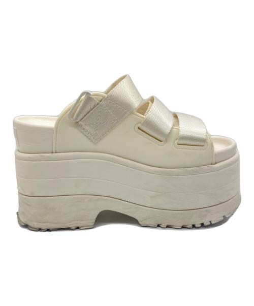 UGG（アグ）UGG (アグ) サンダル アイボリー サイズ:24cmの古着・服飾アイテム