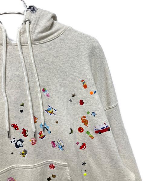 Maison MIHARA YASUHIRO（メゾン ミハラ ヤスヒロ）Maison MIHARA YASUHIRO (メゾン ミハラ ヤスヒロ) 25SS Triple Layered Hoodie/Kids Sticker Printed Hoodie アイボリー サイズ:48の古着・服飾アイテム