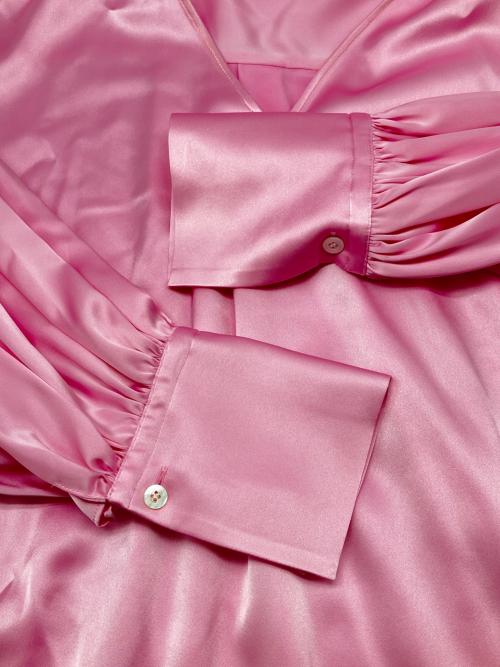 LE PHIL（ル フィル）LE PHIL (ル フィル) クラシックサテンブラウス ピンク サイズ:Fの古着・服飾アイテム