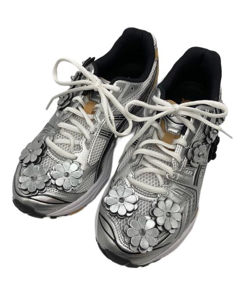 asics（アシックス）asics (アシックス) スニーカー ホワイト/ブラック/ゴールド サイズ:26の古着・服飾アイテム