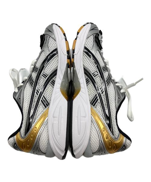 asics（アシックス）asics (アシックス) スニーカー ホワイト/ブラック/ゴールド サイズ:26の古着・服飾アイテム