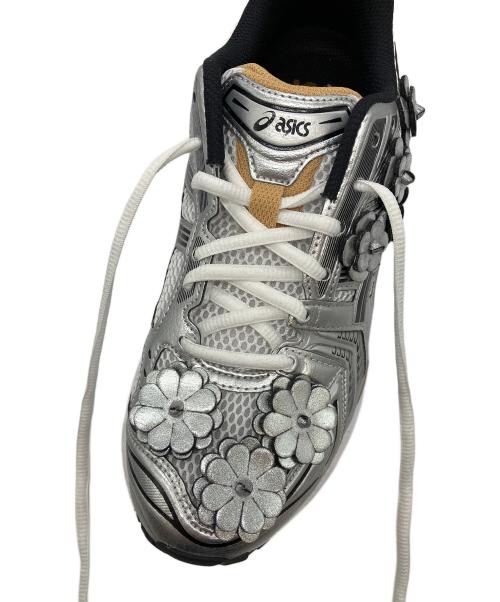 asics（アシックス）asics (アシックス) スニーカー ホワイト/ブラック/ゴールド サイズ:26の古着・服飾アイテム