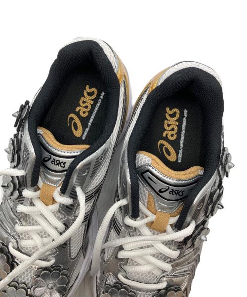 asics（アシックス）asics (アシックス) スニーカー ホワイト/ブラック/ゴールド サイズ:26の古着・服飾アイテム