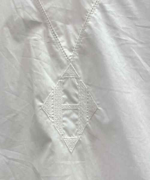HERMES（エルメス）HERMES (エルメス) V-Neck H Logo Embroidered Blouse Vネック H刺繍ブラウス ホワイト サイズ:38の古着・服飾アイテム