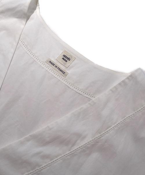 HERMES（エルメス）HERMES (エルメス) V-Neck H Logo Embroidered Blouse Vネック H刺繍ブラウス ホワイト サイズ:38の古着・服飾アイテム