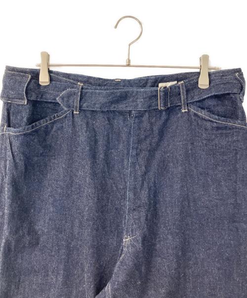 COMOLI（コモリ）COMOLI (コモリ) デニム ベルテッドパンツ インディゴ サイズ:4の古着・服飾アイテム
