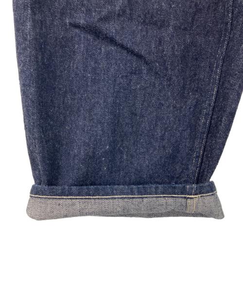 COMOLI（コモリ）COMOLI (コモリ) デニム ベルテッドパンツ インディゴ サイズ:4の古着・服飾アイテム