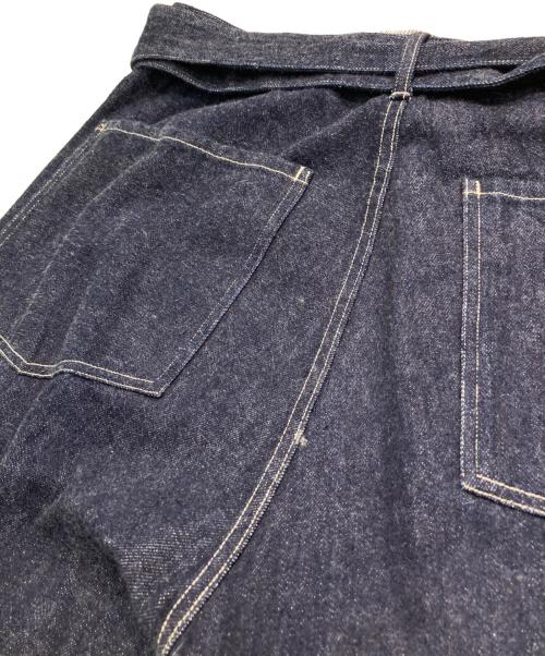 COMOLI（コモリ）COMOLI (コモリ) デニム ベルテッドパンツ インディゴ サイズ:4の古着・服飾アイテム