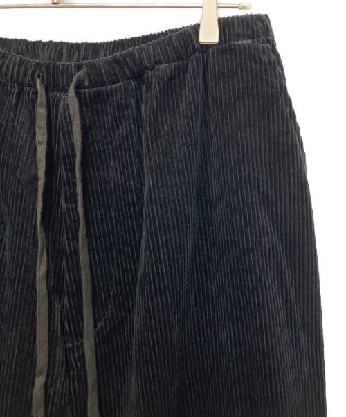 COMOLI（コモリ）COMOLI (コモリ) コーデュロイ ドローストリングパンツ ブラック サイズ:3 未使用品の古着・服飾アイテム