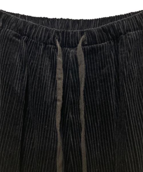 COMOLI（コモリ）COMOLI (コモリ) コーデュロイ ドローストリングパンツ ブラック サイズ:3 未使用品の古着・服飾アイテム