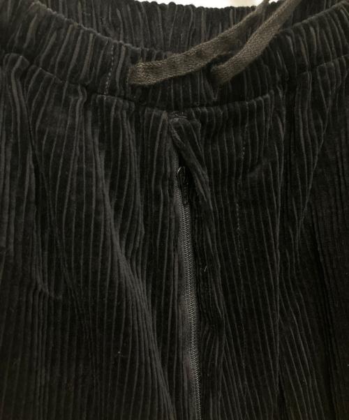 COMOLI（コモリ）COMOLI (コモリ) コーデュロイ ドローストリングパンツ ブラック サイズ:3 未使用品の古着・服飾アイテム