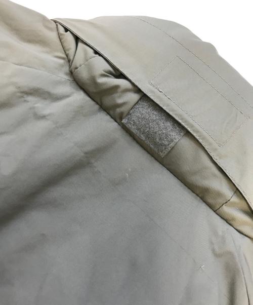 VINTAGE MILITARY（ヴィンテージ ミリタリー）VINTAGE MILITARY (ヴィンテージ ミリタリー) US ARMY Primaloft Level 7 ECW Parka グレー サイズ:不明の古着・服飾アイテム