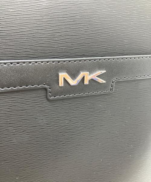 MICHAEL KORS（マイケルコース）MICHAEL KORS (マイケルコース) スクエアショルダーバッグ ブラックの古着・服飾アイテム