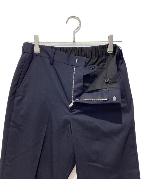 SOPHNET.（ソフネット）SOPHNET. (ソフネット) WOOL TROPICAL SHIRRING SLIM-FIT SLACKS ネイビー サイズ:1の古着・服飾アイテム