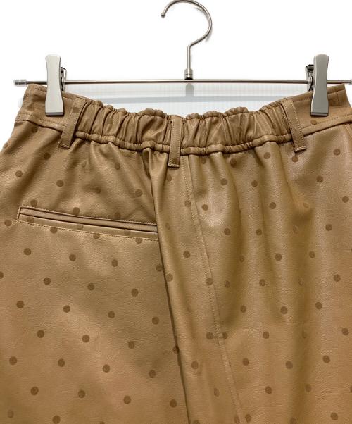 Ameri（アメリ）Ameri (アメリ) DOT FLOCKY LEATHER SKIRT ベージュ サイズ:Mの古着・服飾アイテム