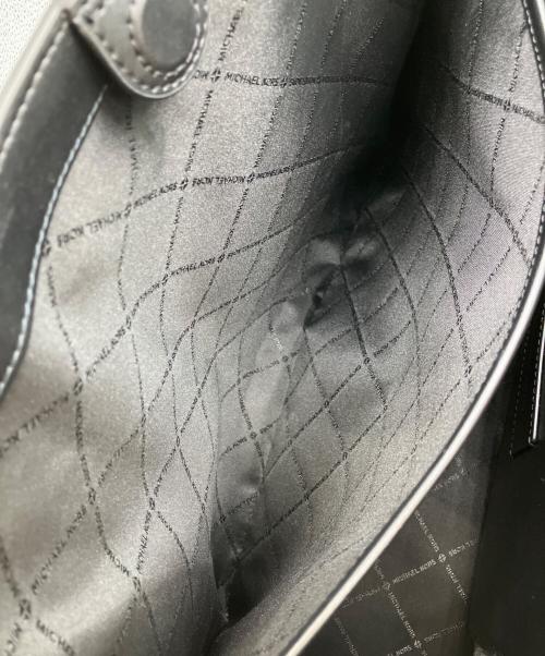 MICHAEL KORS（マイケルコース）MICHAEL KORS (マイケルコース) ロゴエンボス トートバッグ ブラックの古着・服飾アイテム