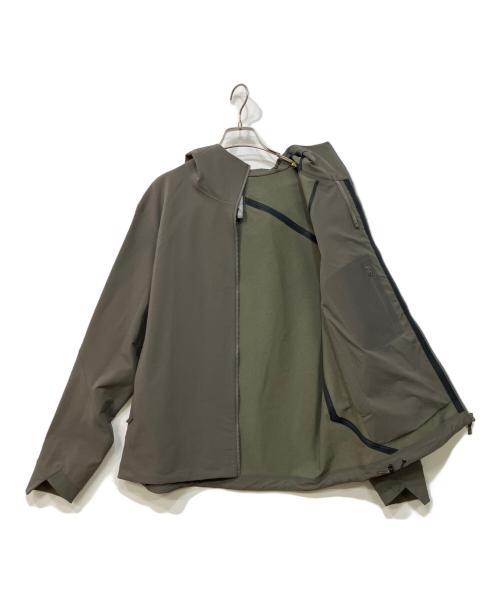 ARC'TERYX（アークテリクス）ARC'TERYX (アークテリクス) アウトドアウェア(ジャケット) グレー サイズ:SIZE　Mの古着・服飾アイテム