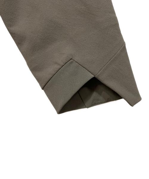 ARC'TERYX（アークテリクス）ARC'TERYX (アークテリクス) アウトドアウェア(ジャケット) グレー サイズ:SIZE　Mの古着・服飾アイテム