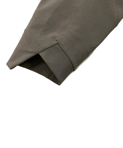 ARC'TERYX（アークテリクス）ARC'TERYX (アークテリクス) アウトドアウェア(ジャケット) グレー サイズ:SIZE　Mの古着・服飾アイテム